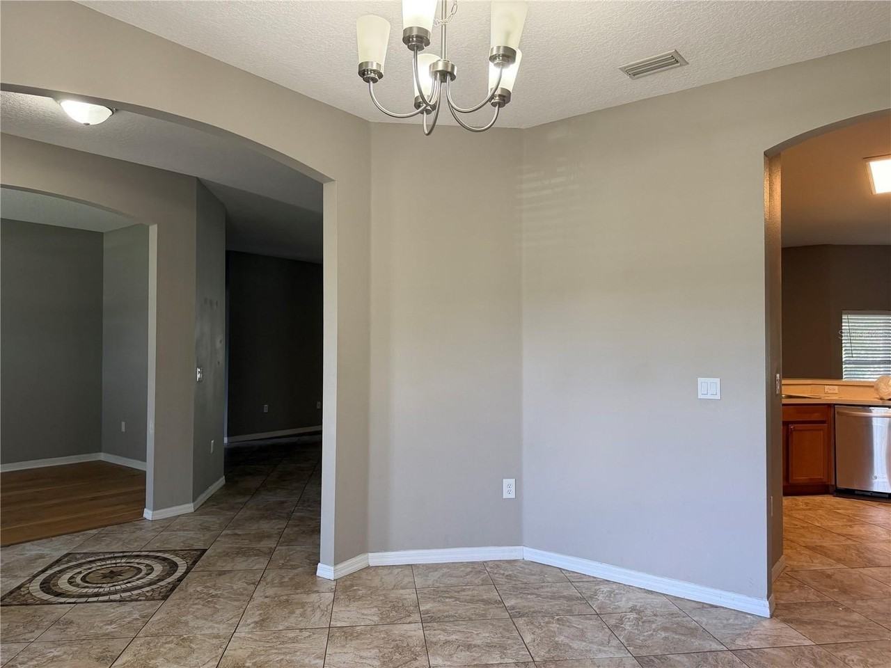 29 Forsythe Ln - Photo 3 of 25