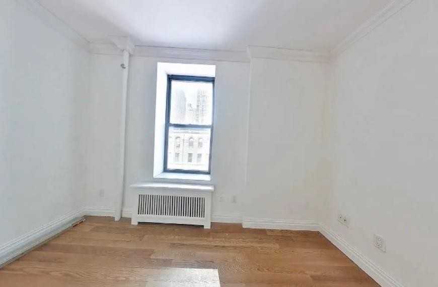 400 E 91st St - Photo 4 of 6