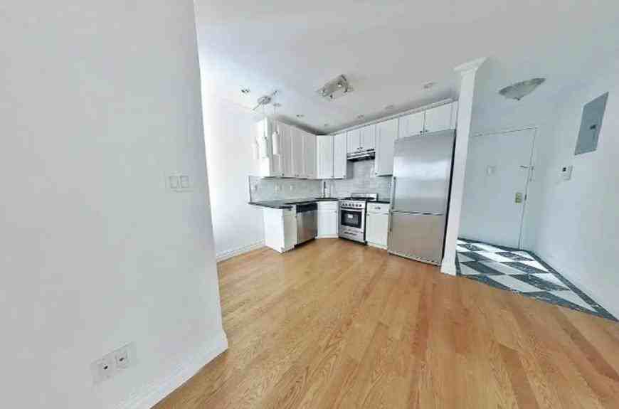 400 E 91st St - Photo 5 of 6