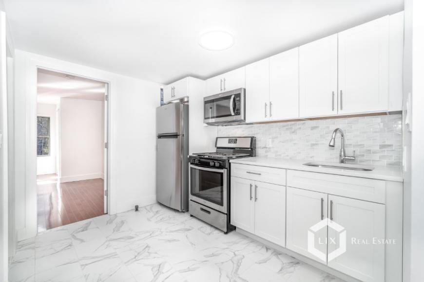 518 E 8th St - Photo 4 of 10