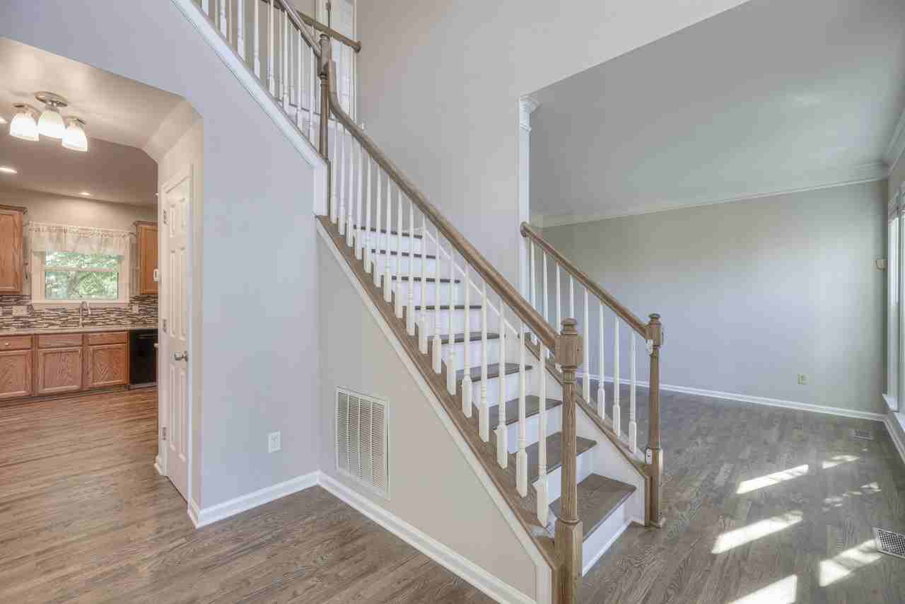1300 Buckingham Cir - Photo 2 of 10