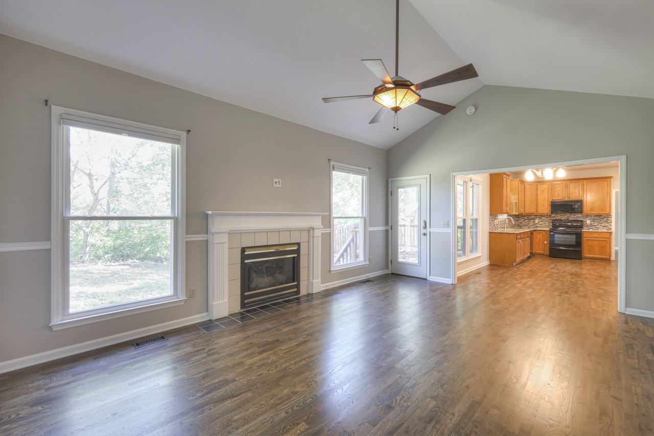 1300 Buckingham Cir - Photo 6 of 10