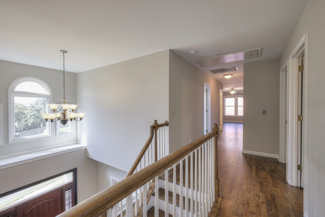 1300 Buckingham Cir - Photo 7 of 10