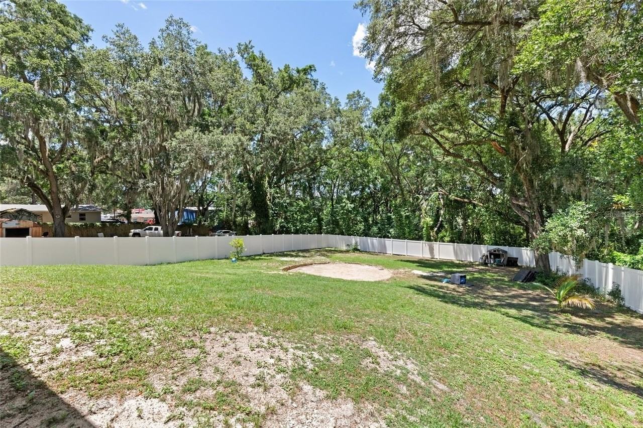 206 E Catawba St - Photo 4 of 18