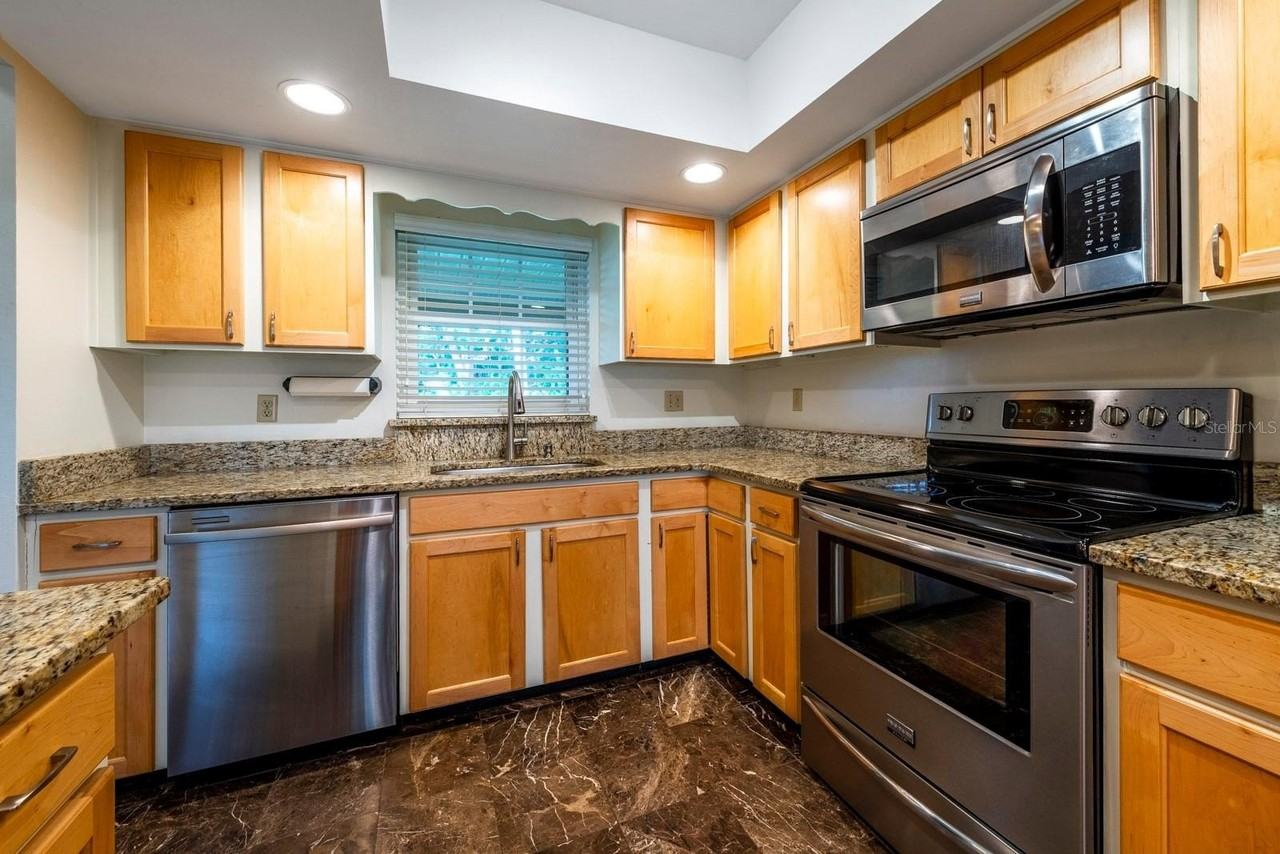 110 N Tremain St #202 - Photo 3 of 32