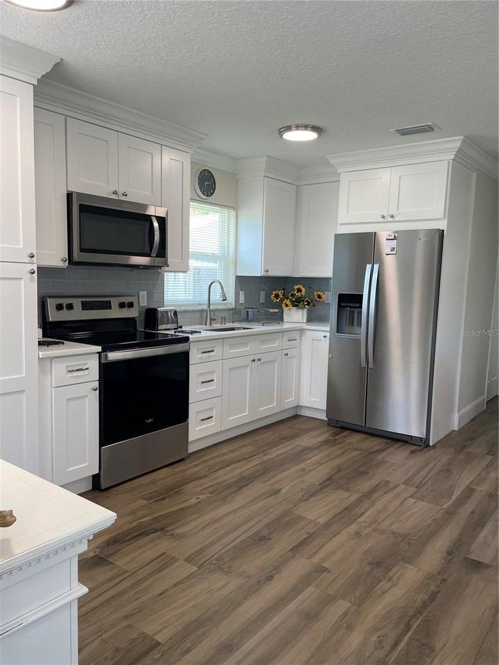 16931 Franklin Ave - Photo 4 of 21