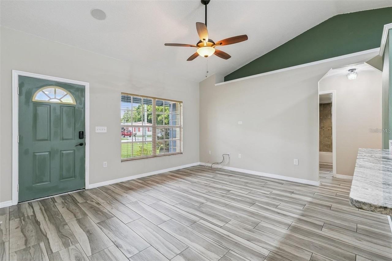 1711 Charleston Ln - Photo 4 of 34