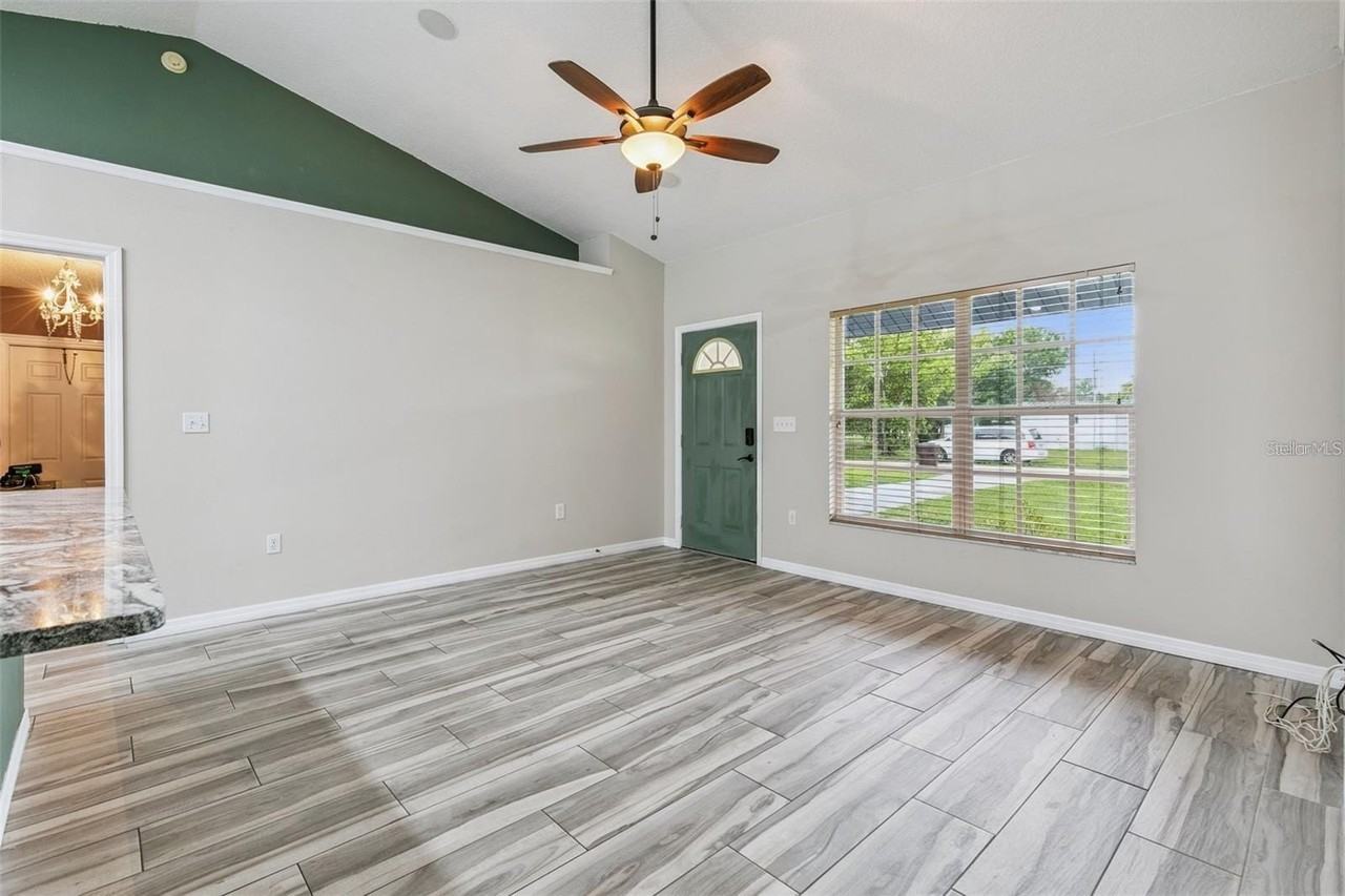 1711 Charleston Ln - Photo 5 of 34