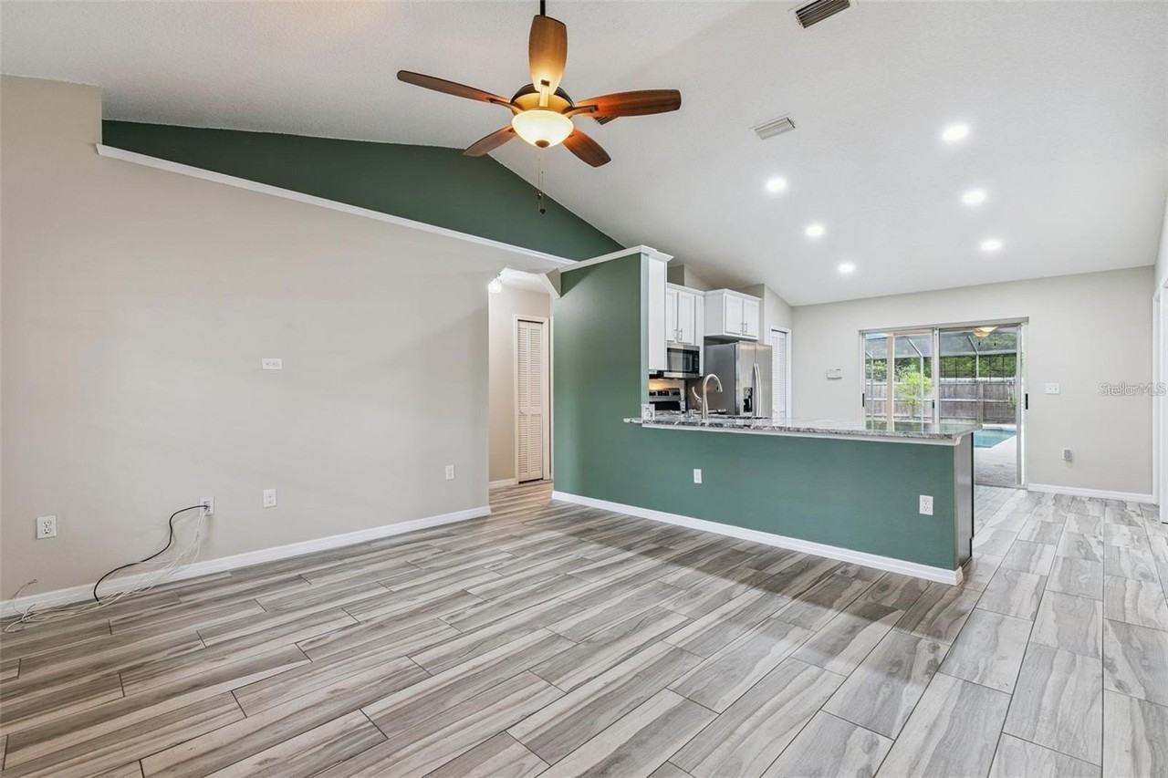 1711 Charleston Ln - Photo 6 of 34