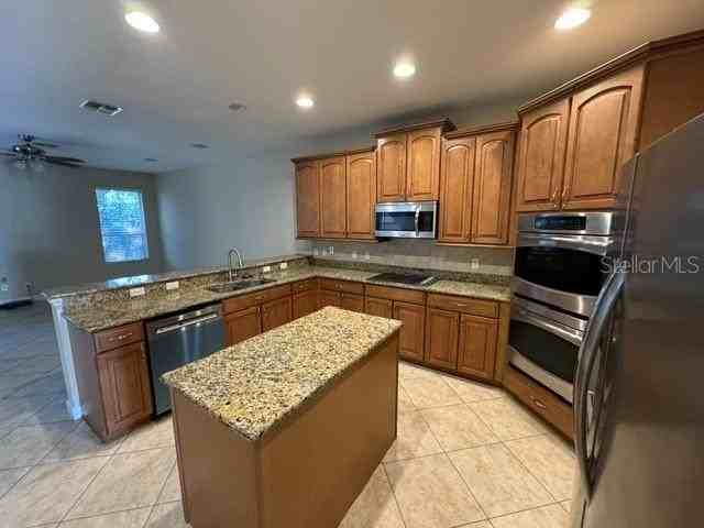 1079 Glenraven Ln - Photo 4 of 17