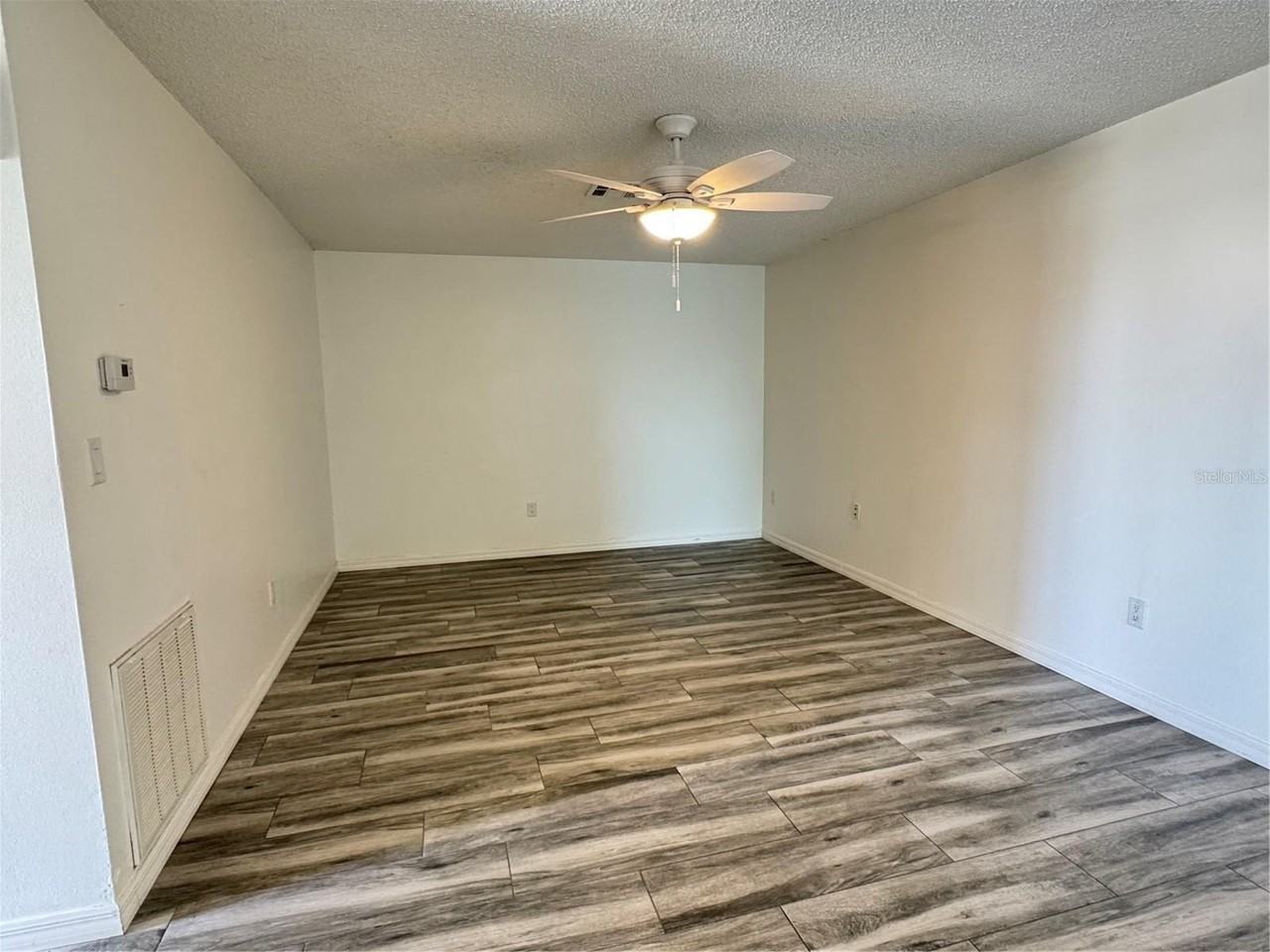 215 Fernwood St - Photo 5 of 13