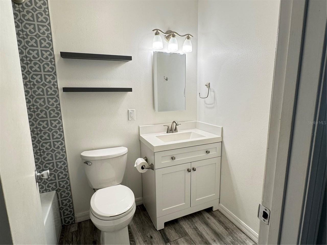 215 Fernwood St - Photo 7 of 13