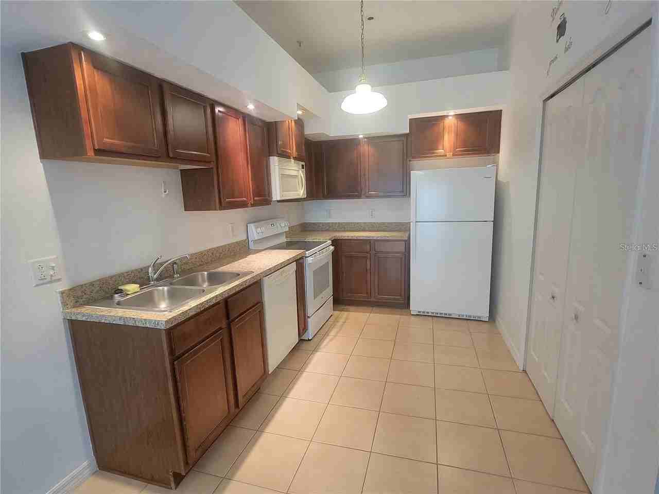1432 Broken Oak Dr #31A - Photo 4 of 10