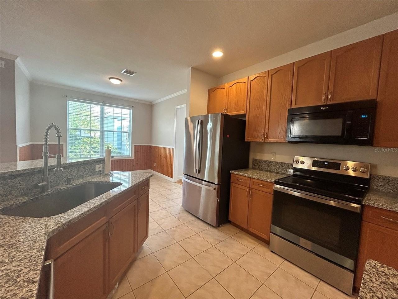 2549 Twain Dr - Photo 5 of 40