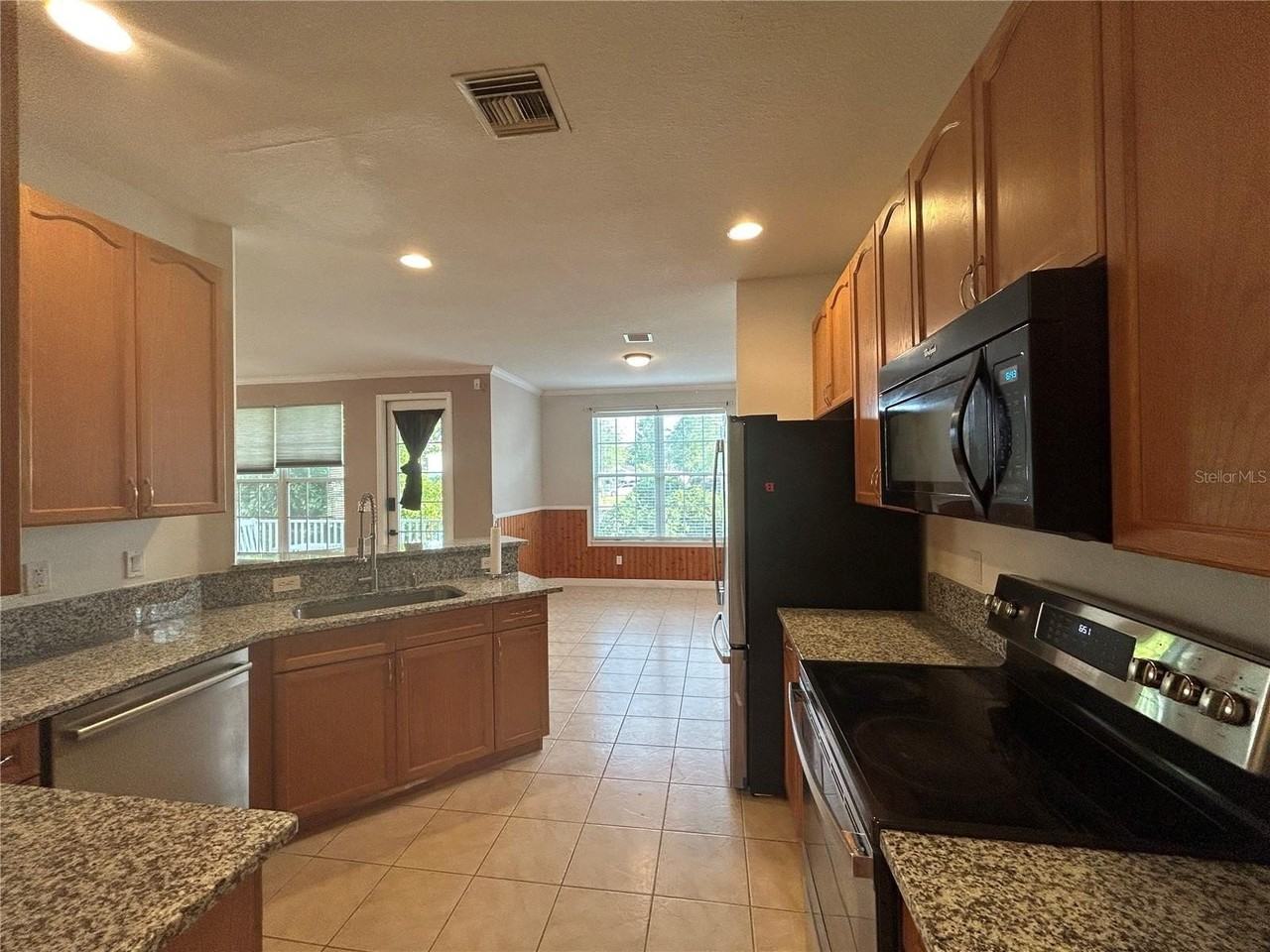 2549 Twain Dr - Photo 7 of 40