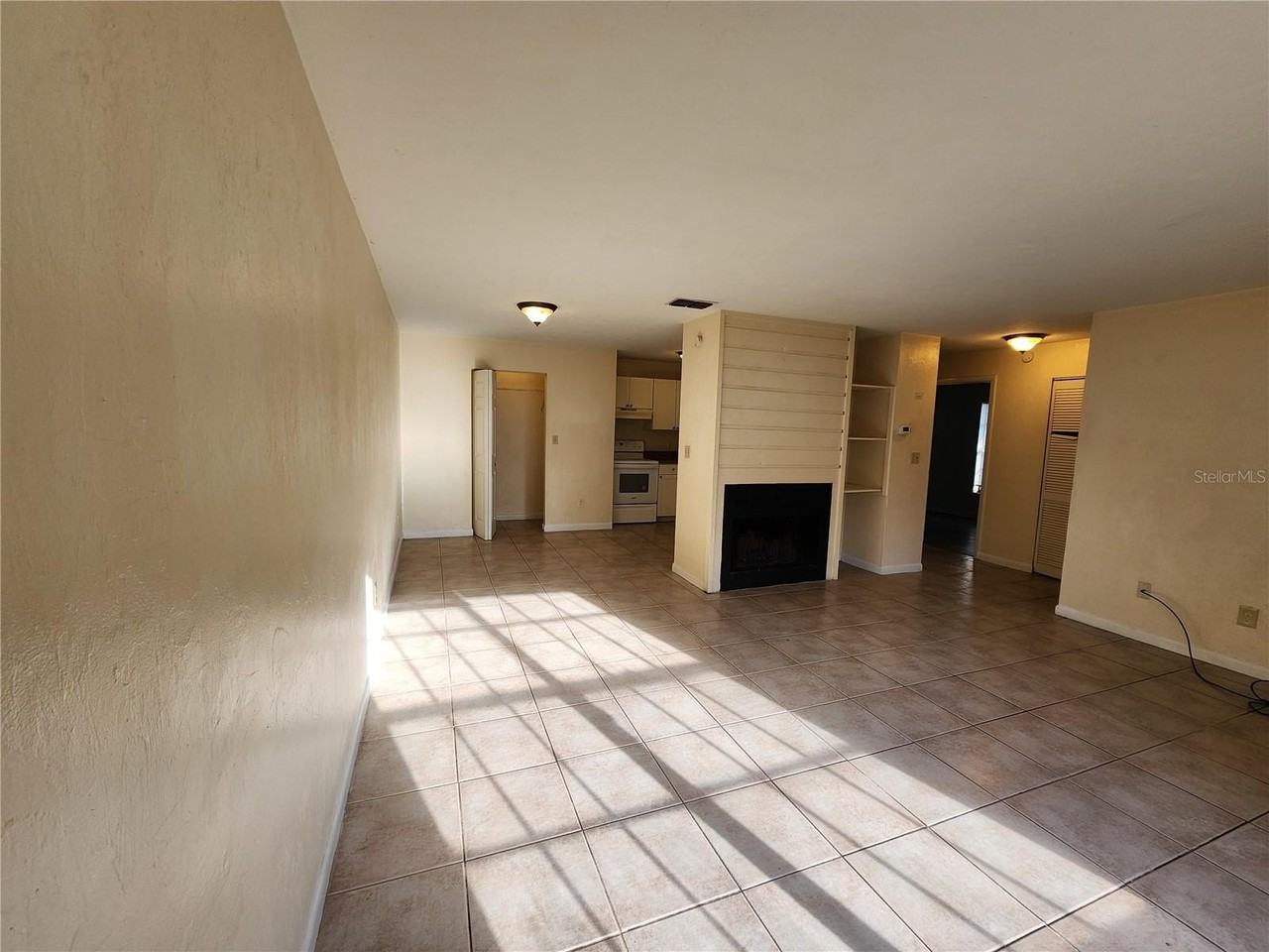 2529 Nw 62nd Pl - Photo 4 of 28