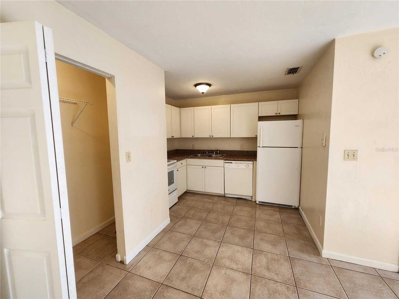 2529 Nw 62nd Pl - Photo 7 of 28