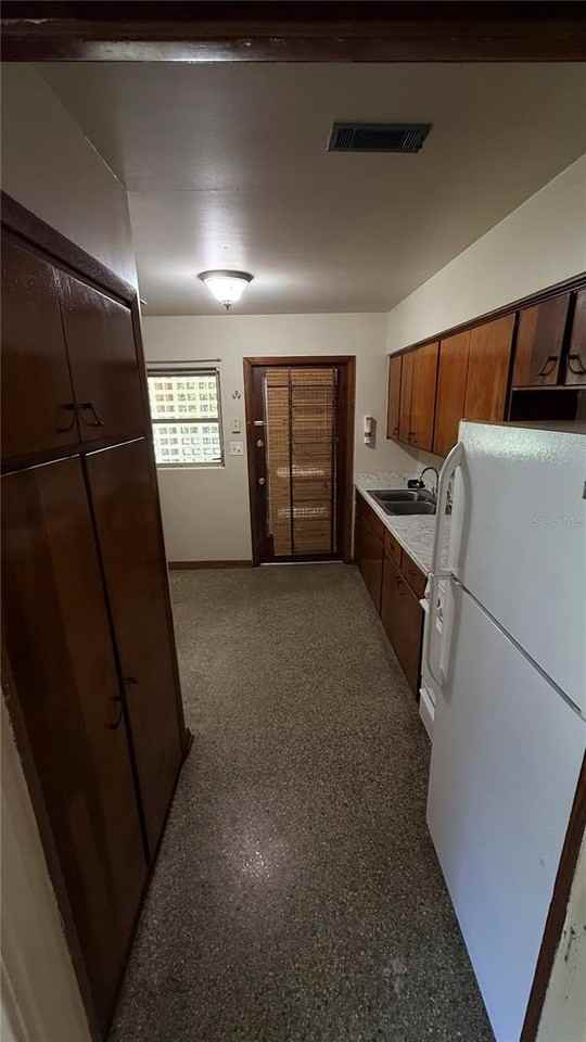 932 Ne 6th Ave - Photo 2 of 10