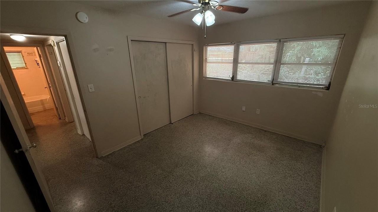 932 Ne 6th Ave - Photo 6 of 10
