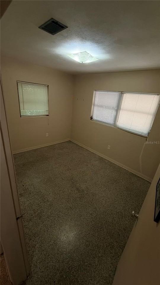 932 Ne 6th Ave - Photo 7 of 10
