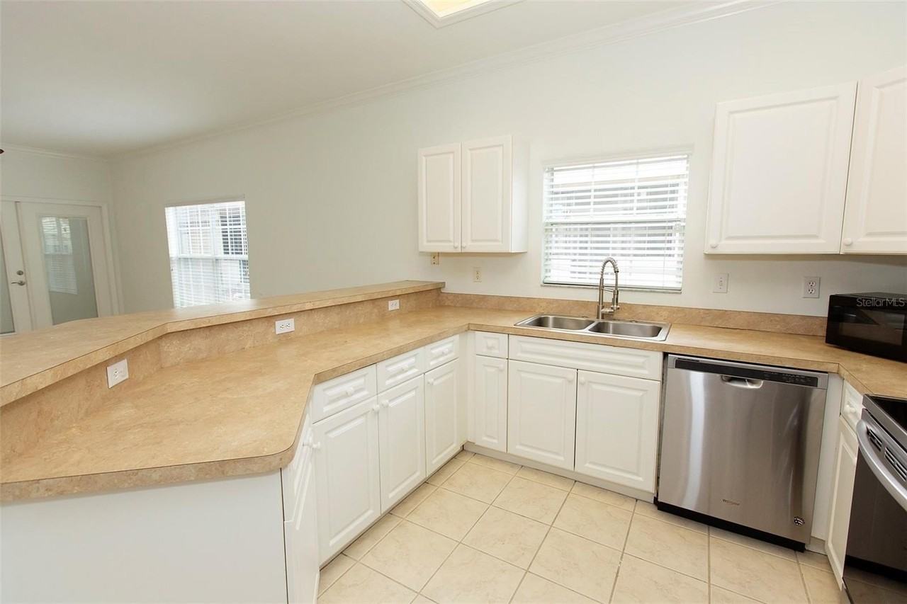 7952 Nw 51st Way - Photo 4 of 36