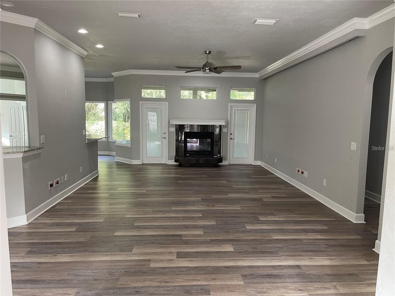 4072 Nw 37th Ter - Photo 4 of 27