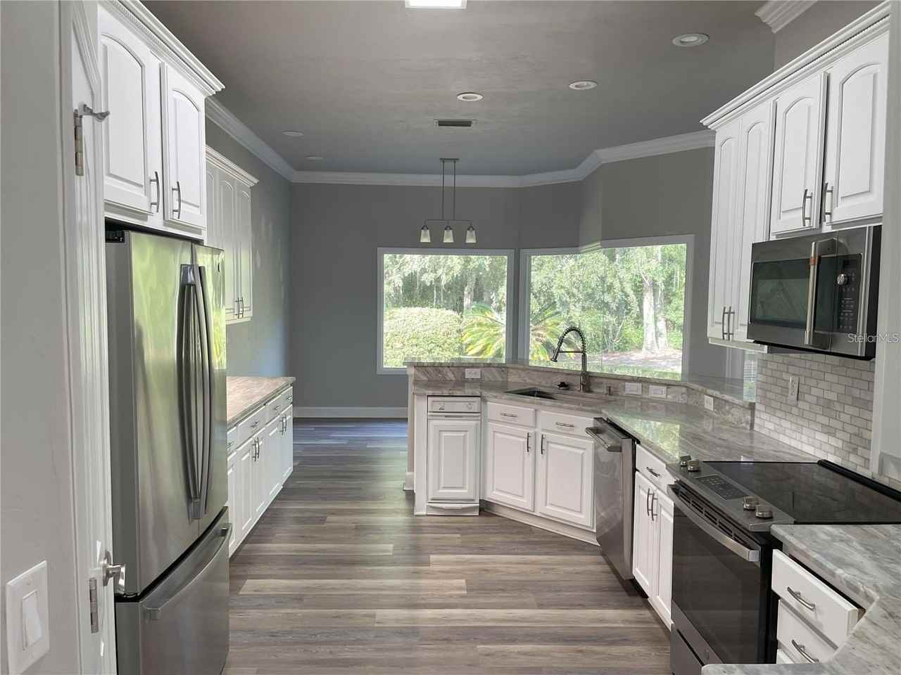 4072 Nw 37th Ter - Photo 6 of 27