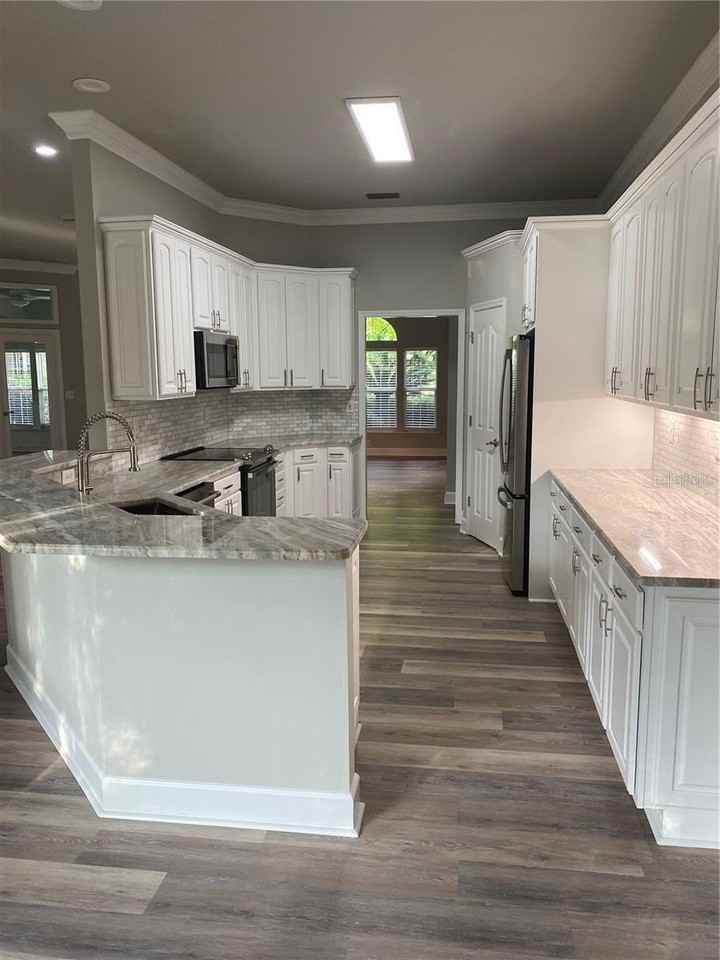 4072 Nw 37th Ter - Photo 7 of 27