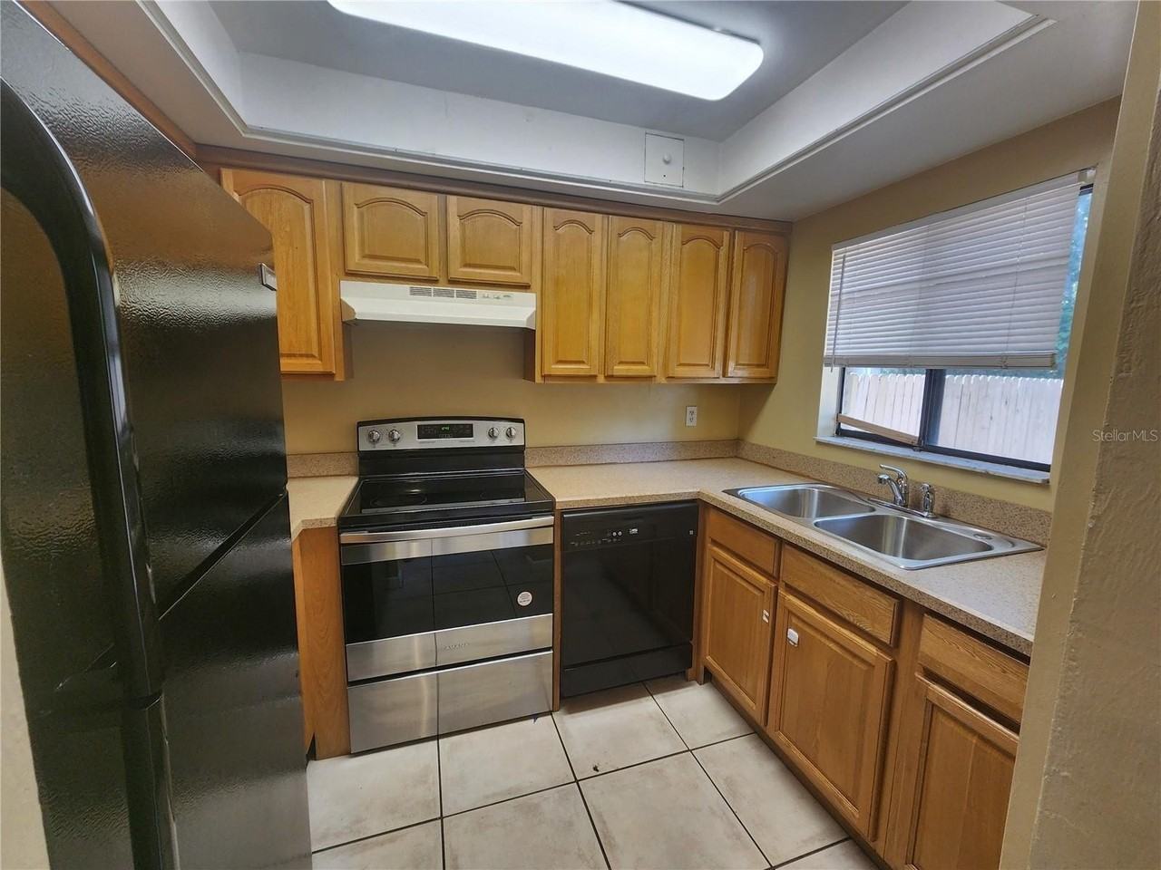 702 Sw 70th Ter #B - Photo 3 of 33