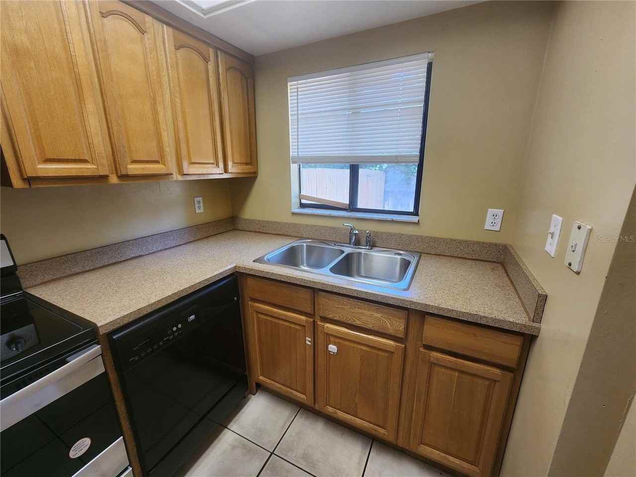 702 Sw 70th Ter #B - Photo 5 of 33