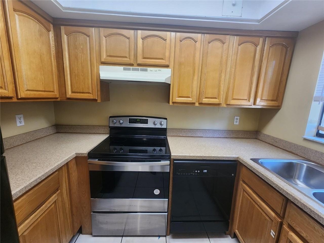 702 Sw 70th Ter #B - Photo 6 of 33