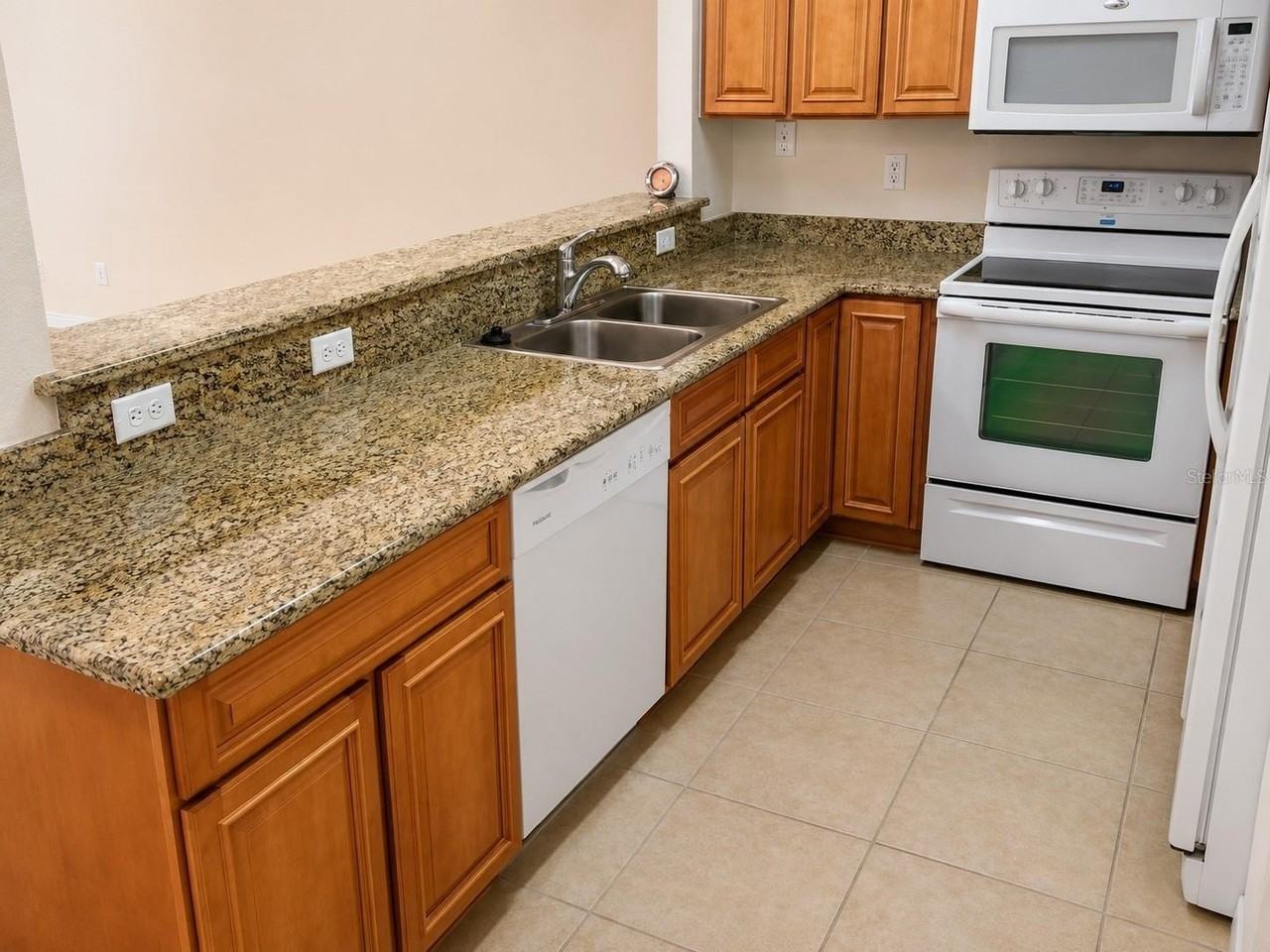 518 Nw 39th Rd - Photo 3 of 15
