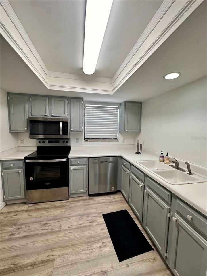 223 Nw 34th St - Photo 2 of 16