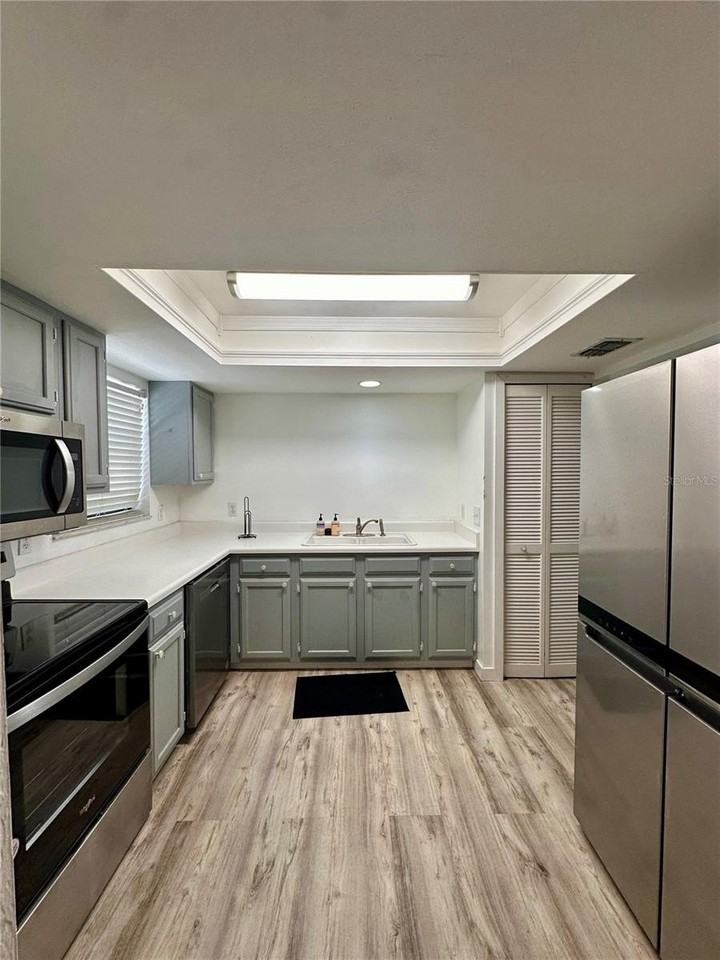 223 Nw 34th St - Photo 3 of 16