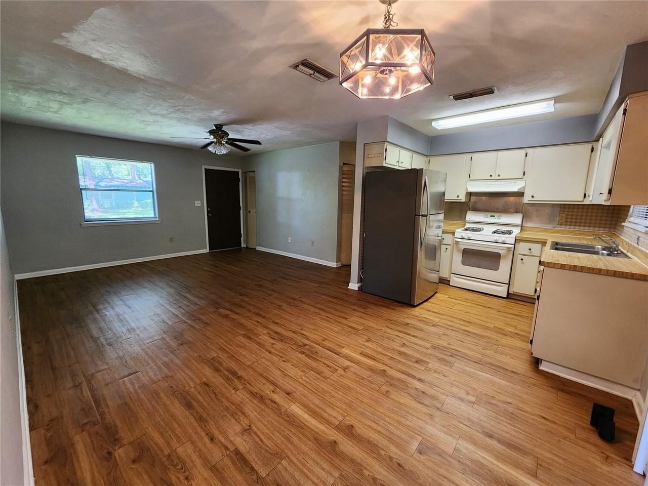 4711 Nw 27th Ter - Photo 5 of 20