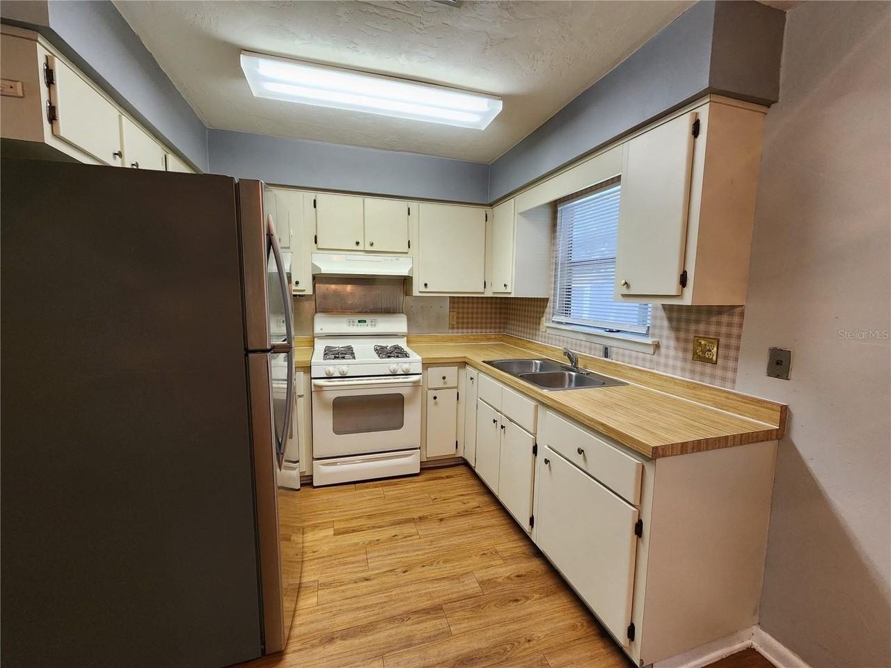 4711 Nw 27th Ter - Photo 6 of 20