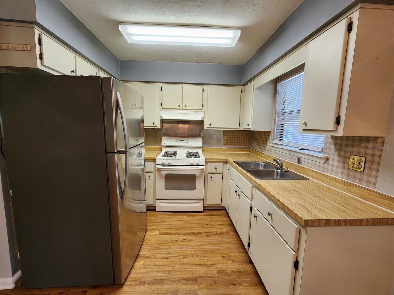 4711 Nw 27th Ter - Photo 7 of 20
