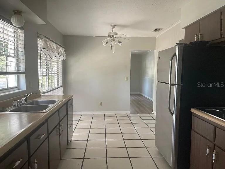 1701 Ne 28th Ave - Photo 6 of 24