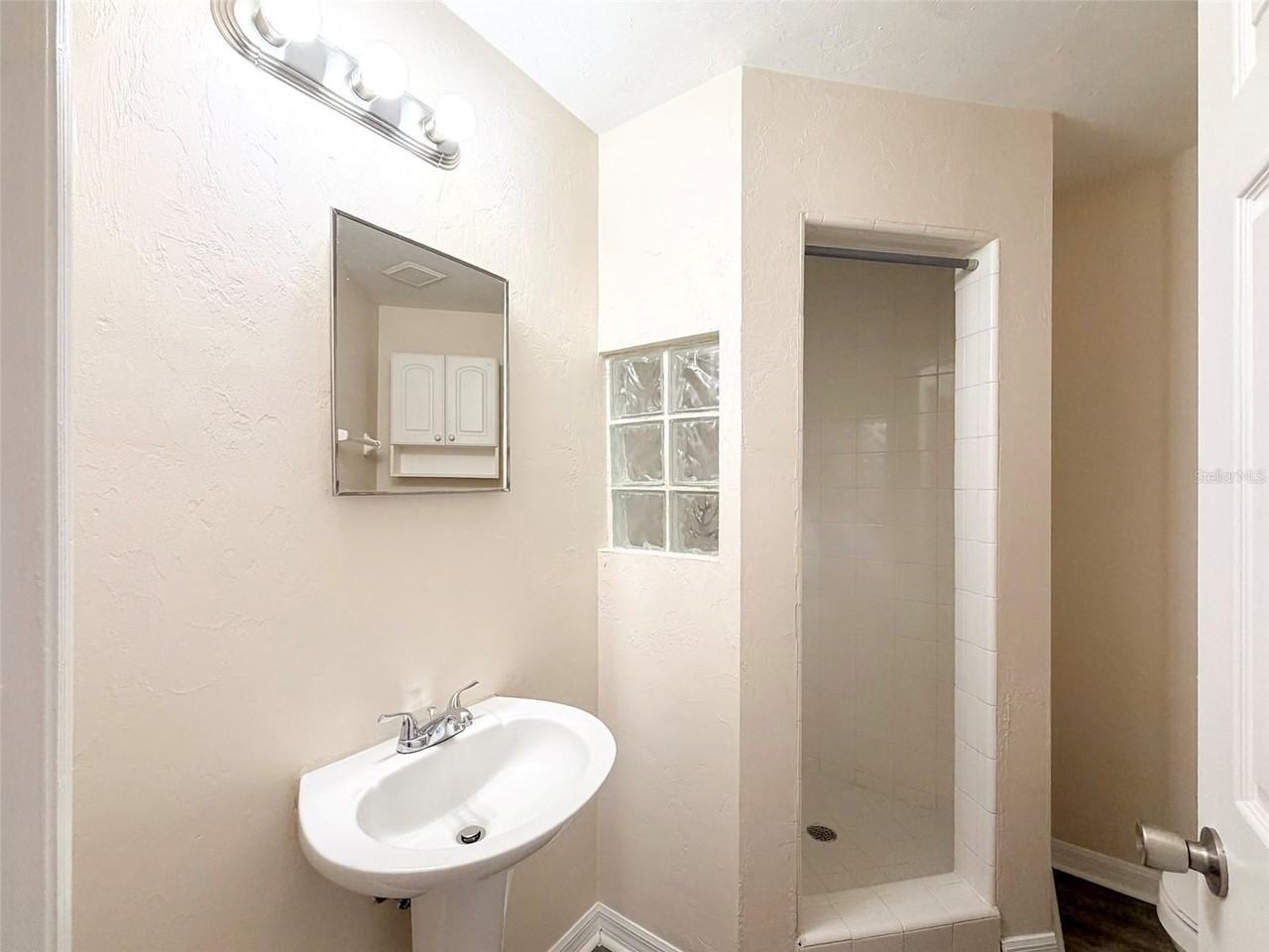 4003 Sw 27th St #15 - Photo 4 of 24