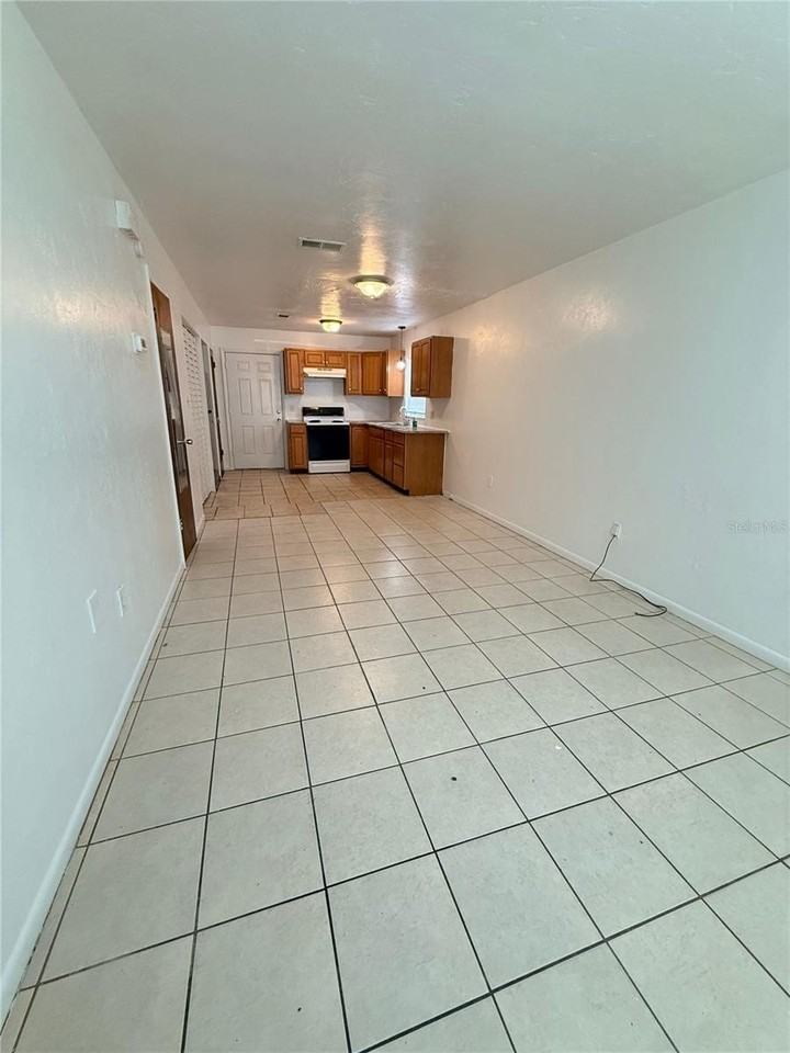 2614 Sw 31st Pl #B - Photo 2 of 24