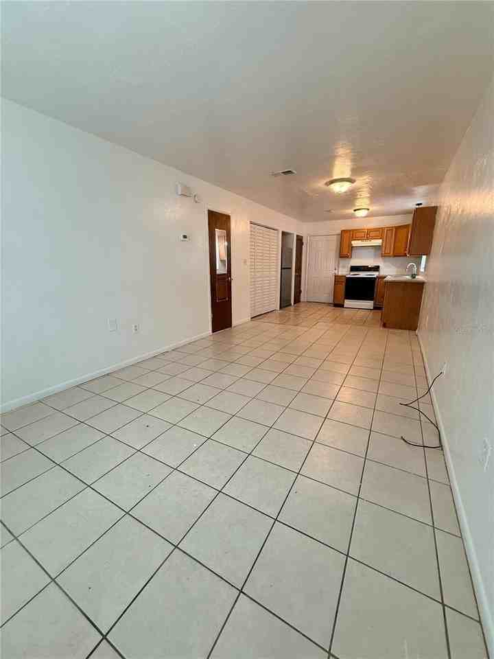 2614 Sw 31st Pl #B - Photo 3 of 24