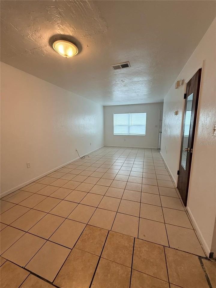 2614 Sw 31st Pl #B - Photo 7 of 24