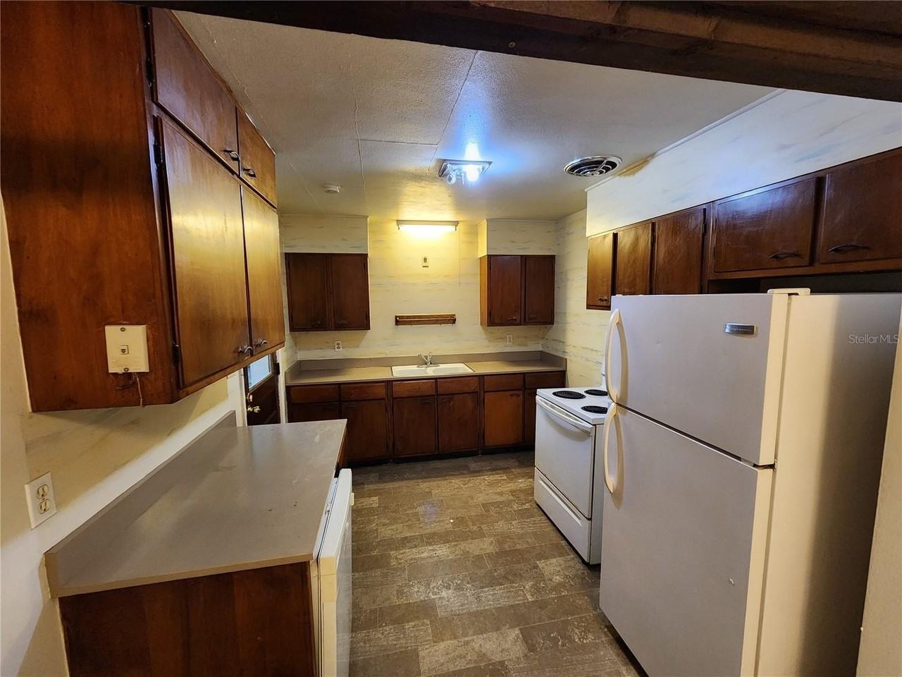 1339 Nw 25th Ter - Photo 2 of 6