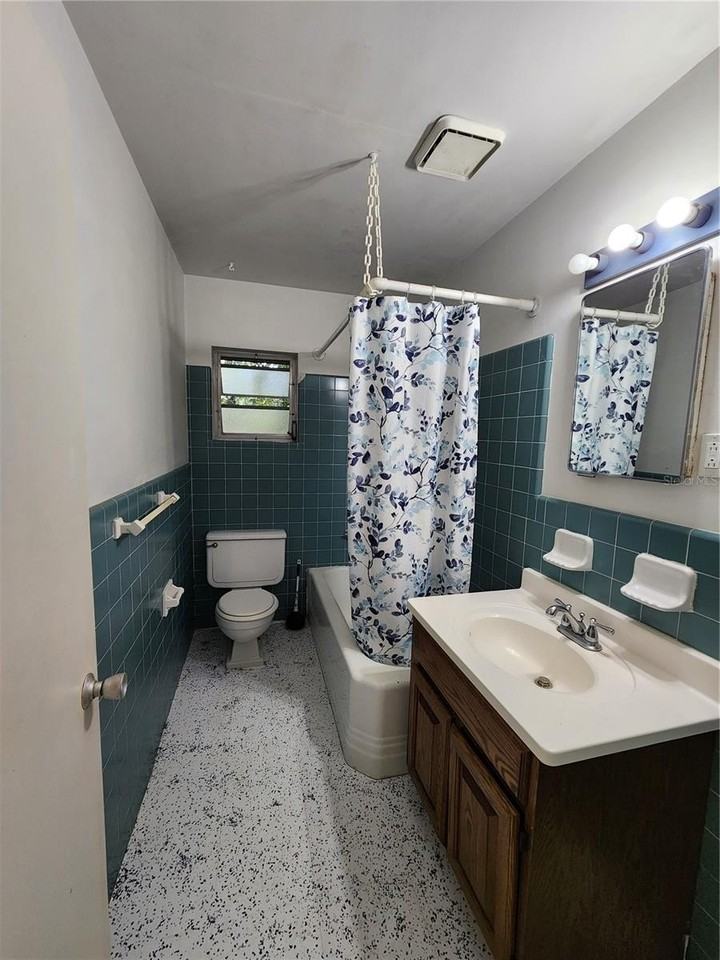 1339 Nw 25th Ter - Photo 3 of 6