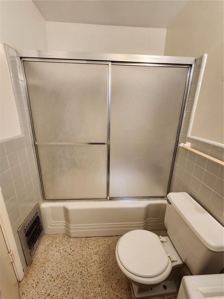 1339 Nw 25th Ter - Photo 4 of 6