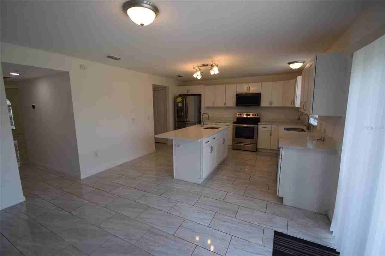 5123 Spanish Oaks Dr - Photo 3 of 31
