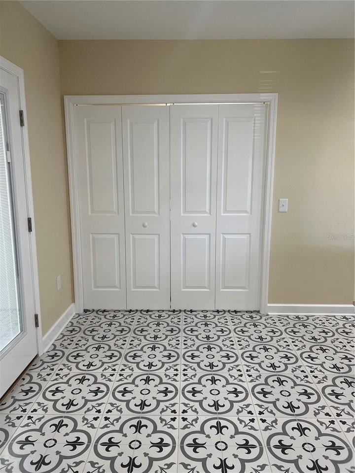 407 Avenue A Se - Photo 2 of 12