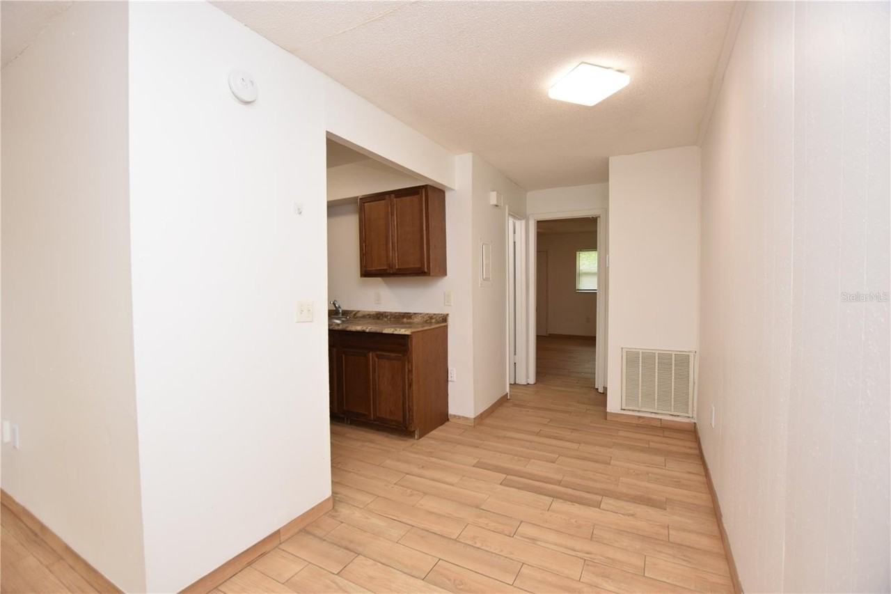 613 Robin Rd #5 - Photo 7 of 18