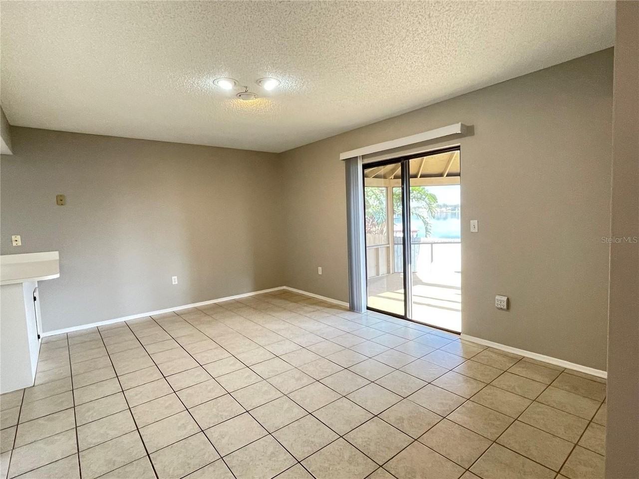 687 Lake Dexter Cir - Photo 5 of 32