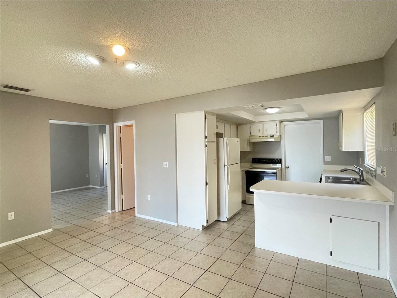 687 Lake Dexter Cir - Photo 7 of 32